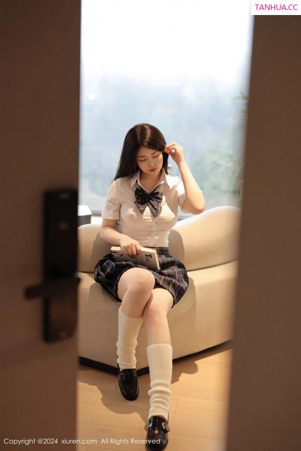   [XiuRen]高清写真图 2024.03.04 No.8173 陈小花 丝袜美腿第25张图片